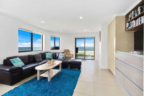 Shoreline Nine Penthouse With Ocean Views - Accommodation Cooktown 2