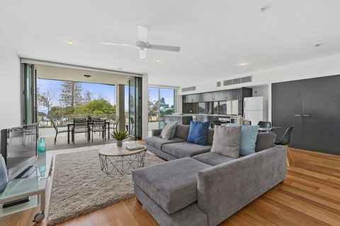 KINGSCLIFF NOR NOR EAST 101 On MARINE PARADE - Accommodation Cooktown 2