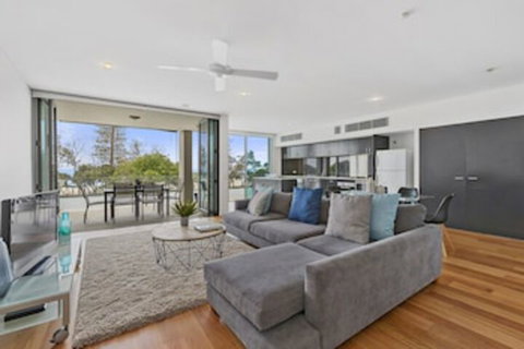 KINGSCLIFF NOR NOR EAST 101 On MARINE PARADE - Accommodation Cooktown 0