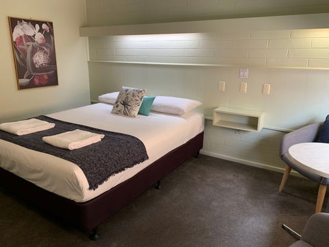 Finley Country Club Hotel Motel - Accommodation Cooktown 6