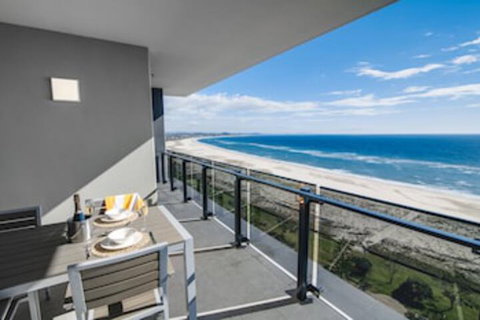 Iconic Kirra Beach Resort - Accommodation Cooktown 0