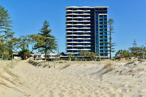 Iconic Kirra Beach Resort - Accommodation Cooktown 1