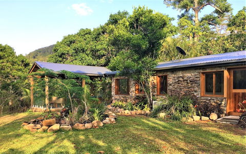 Palm Grove Rainforest Retreat - Accommodation Cooktown 1