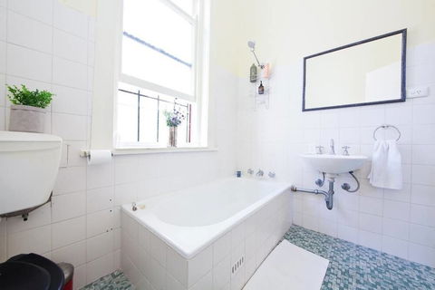 WB319 Chatswood Charmer Roomy 3 Bed Apartment - Accommodation Cooktown 5