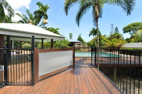 Crazy About Cairns Resort Living 6 Bedrooms - Accommodation Cooktown 4