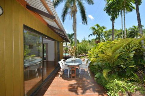 Crazy About Cairns Resort Living 6 Bedrooms - Accommodation Cooktown 6