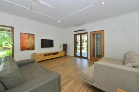 Crazy About Cairns Resort Living 6 Bedrooms - Accommodation Cooktown 3