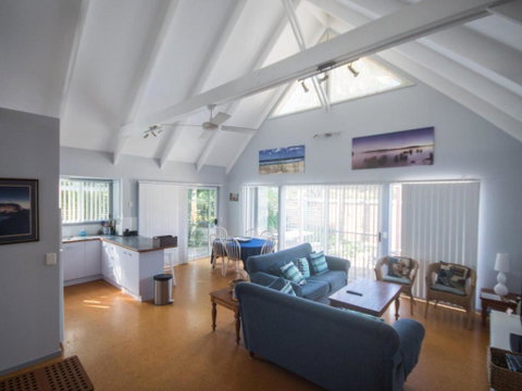 Affordable Twin Peaks 1 - Accommodation Cooktown 5