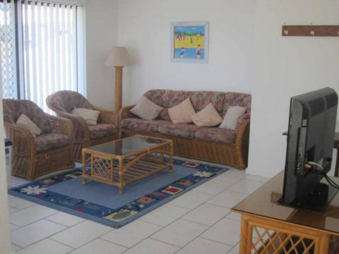 Hi Surf Unit 2 92 Head Street Forster - Accommodation Cooktown 5