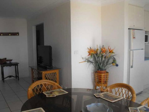 Hi Surf Unit 2 92 Head Street Forster - Accommodation Cooktown 1