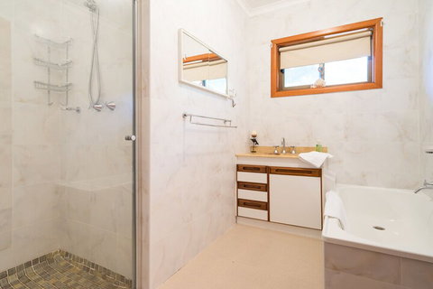 Loquat Hill - Accommodation Cooktown 2