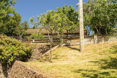 Loquat Hill - Accommodation Cooktown 0