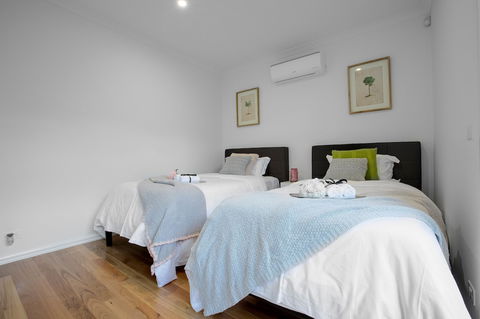 AUJOY 3 Bed Townhouse Burwood 1 - Accommodation Cooktown 6