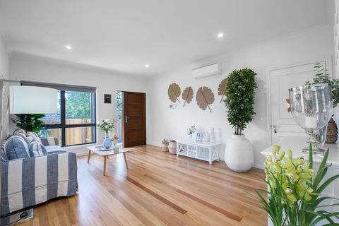 AUJOY 3 Bed Townhouse Burwood 1 - Accommodation Cooktown 0