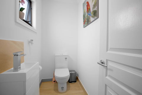 AUJOY 3 Bed Townhouse Burwood 1 - Accommodation Cooktown 4