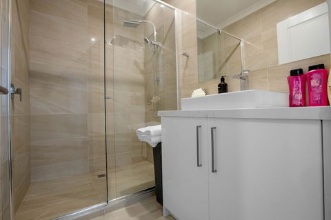 AUJOY 3 Bed Townhouse Burwood 1 - Accommodation Cooktown 2