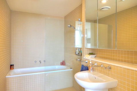 Beau Monde Apartments Newcastle - The York - Accommodation Cooktown 6