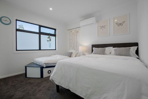 AUJOY 4 Bed Townhouse Burwood 2 - Accommodation Cooktown 4