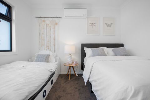 AUJOY 4 Bed Townhouse Burwood 2 - Accommodation Cooktown 6