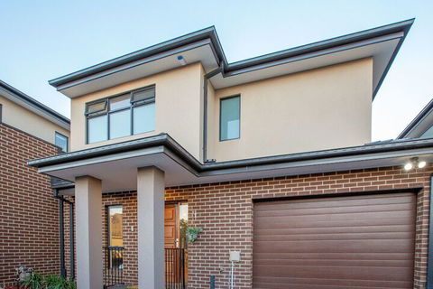 AUJOY 3 Bed Townhouse Burwood 3 - Accommodation Cooktown 3