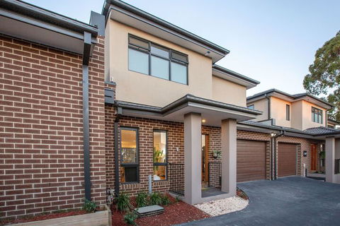 AUJOY 3 Bed Townhouse Burwood 3 - Accommodation Cooktown 7