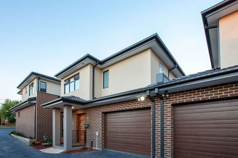 AUJOY 3 Bed Townhouse Burwood 3 - Accommodation Cooktown 5