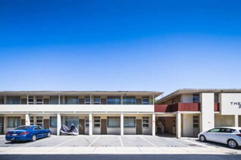 Fantasia Glenelg Studio Apartments - Accommodation Cooktown 0
