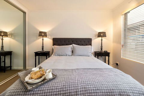 The Manhattan Central & Sophisticated - Accommodation Cooktown 5