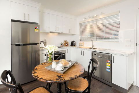 The Manhattan Central & Sophisticated - Accommodation Cooktown 2