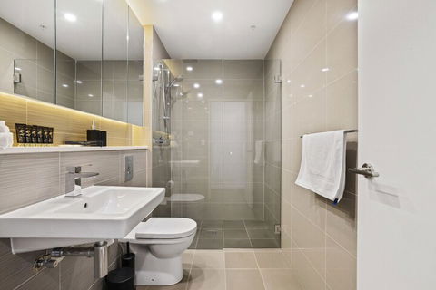 HomeHotel Waterside Luxury & New Residences - Accommodation Cooktown 4