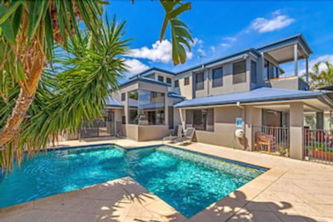 Gold Coast Stunning Waterfront Retreat By Hostrelax - Accommodation Cooktown 0