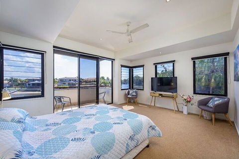 Gold Coast Stunning Waterfront Retreat By Hostrelax - Accommodation Cooktown 6