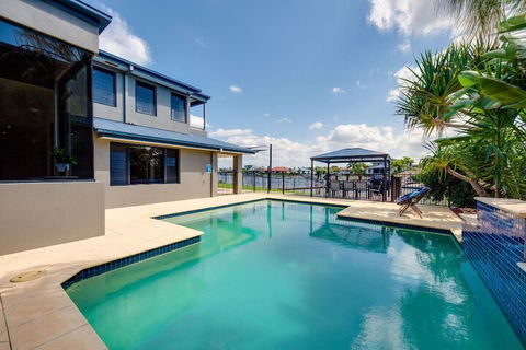 Gold Coast Stunning Waterfront Retreat By Hostrelax - Accommodation Cooktown 1
