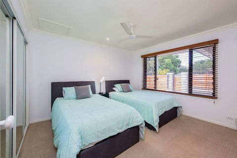 Gold Coast Stunning Waterfront Retreat By Hostrelax - Accommodation Cooktown 3