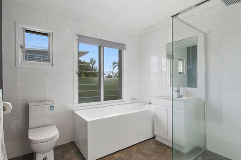 BEACH HOUSE On PEARL - Accommodation Cooktown 7