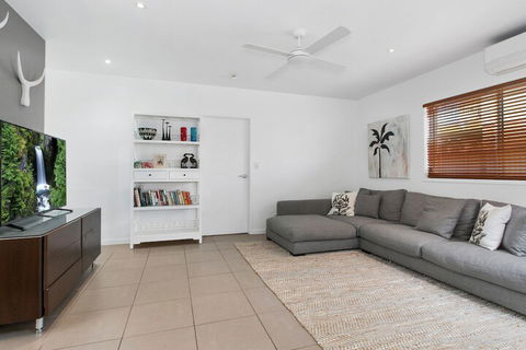 BEACH HOUSE On PEARL - Accommodation Cooktown 2