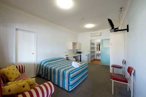 Lamington Hotel Motel - Accommodation Cooktown 5