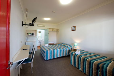 Lamington Hotel Motel - Accommodation Cooktown 2