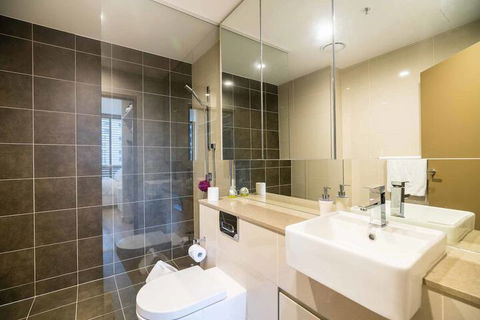 Fabulous City 2 BDR Apt In New Building - Accommodation Cooktown 4