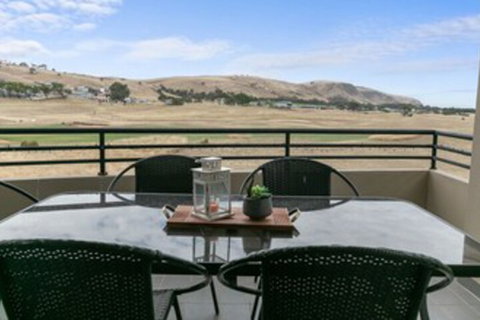 Front 9 Then Dine 3 / 61 St. Andrews Boulevard - Accommodation Cooktown 0
