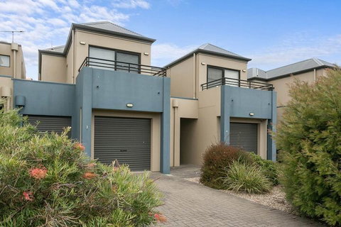 Front 9 Then Dine 3 / 61 St. Andrews Boulevard - Accommodation Cooktown 1