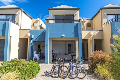 Front 9 Then Dine 3 / 61 St. Andrews Boulevard - Accommodation Cooktown 3