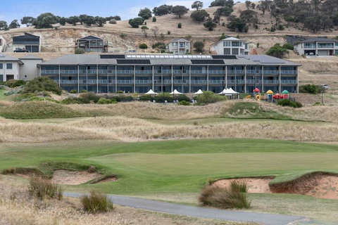 Front 9 Then Dine 3 / 61 St. Andrews Boulevard - Accommodation Cooktown 4