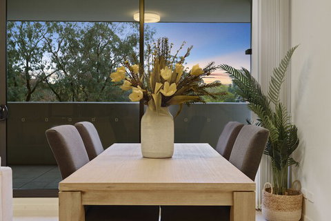 HomeHotel Spacious Luxury Apt Next To Shopping - Accommodation Cooktown 5