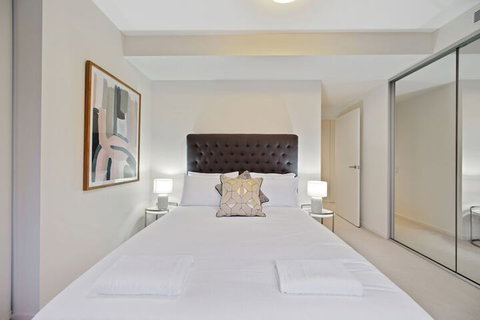 HomeHotel Spacious Luxury Apt Next To Shopping - Accommodation Cooktown 6