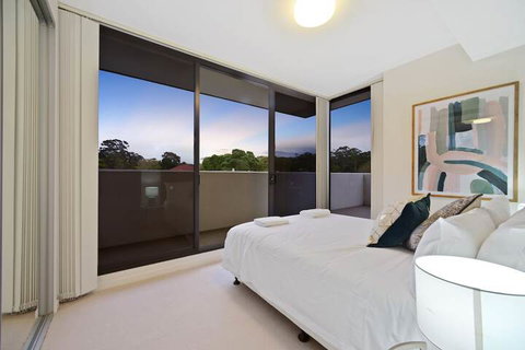 HomeHotel Spacious Luxury Apt Next To Shopping - Accommodation Cooktown 4