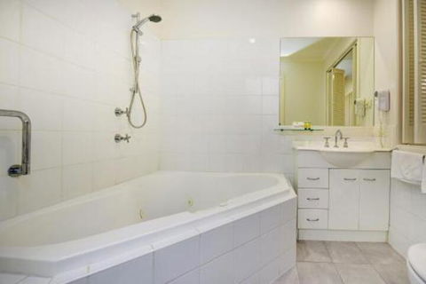 Aqualuna Beach Resort Unit 25 - Accommodation Cooktown 3