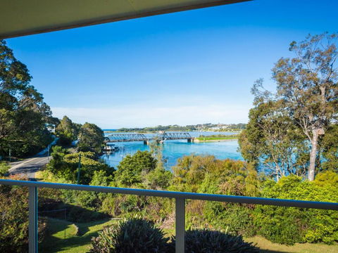 2 Water Crescent Retro Haven - Accommodation Cooktown 6