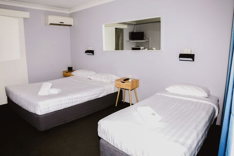 The Australian Hotel Motel Yass - Accommodation Cooktown 0
