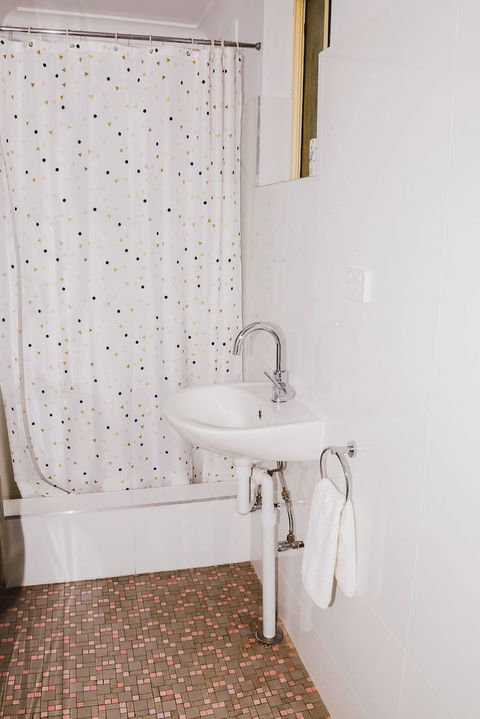 The Australian Hotel Motel Yass - Accommodation Cooktown 1